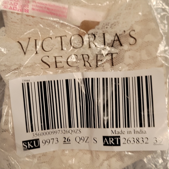 Victoria Secret Cheeky Panties - Picture 8 of 8